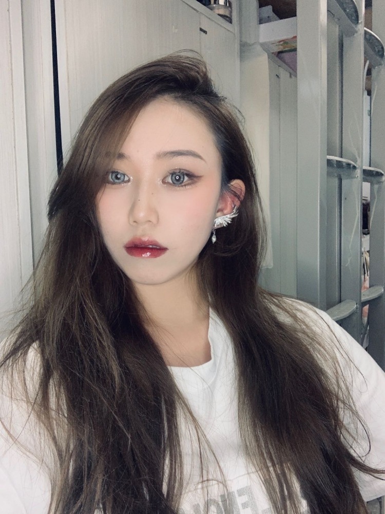 .idy-云南省·红河哈尼族彝族自治州·蒙自市-抖音 快手 ***-体重95 身高166喜欢拍照 有自己的审美 专业设计 可以编辑剪辑视频 美妆经验丰富 喜欢尝试新鲜事物