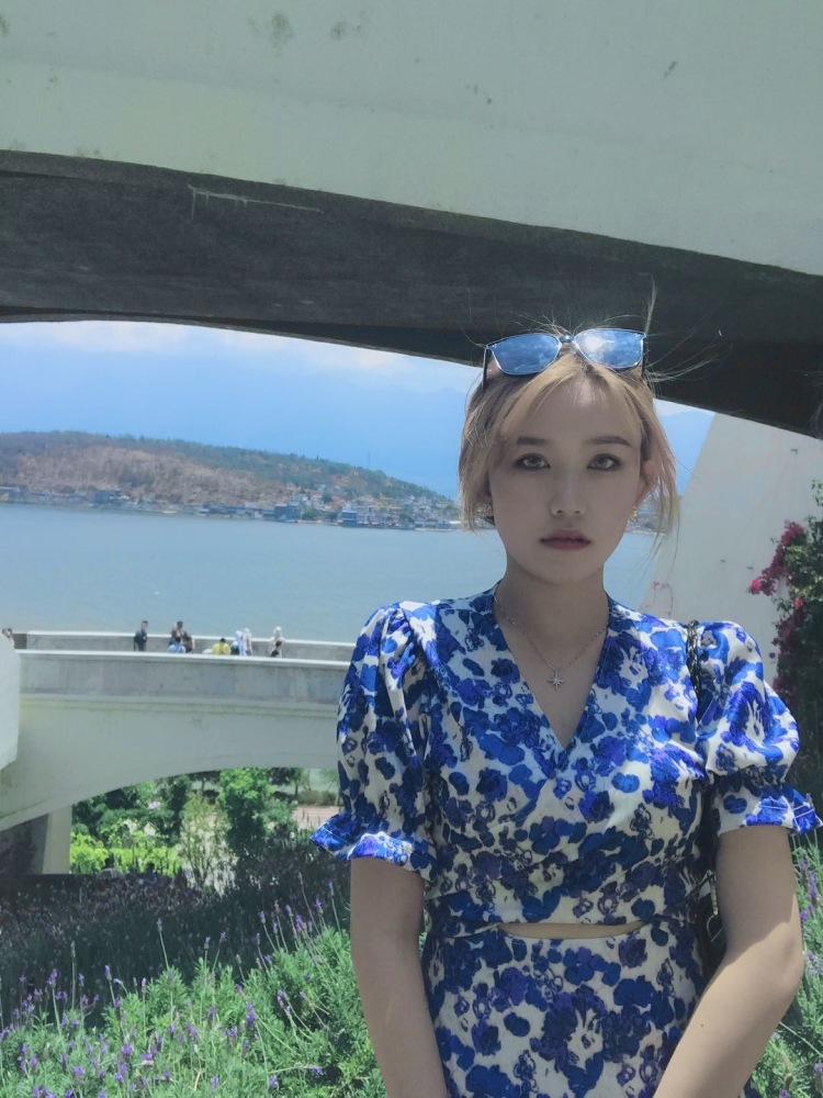 .idy-云南省·红河哈尼族彝族自治州·蒙自市-抖音 快手 ***-体重95 身高166喜欢拍照 有自己的审美 专业设计 可以编辑剪辑视频 美妆经验丰富 喜欢尝试新鲜事物