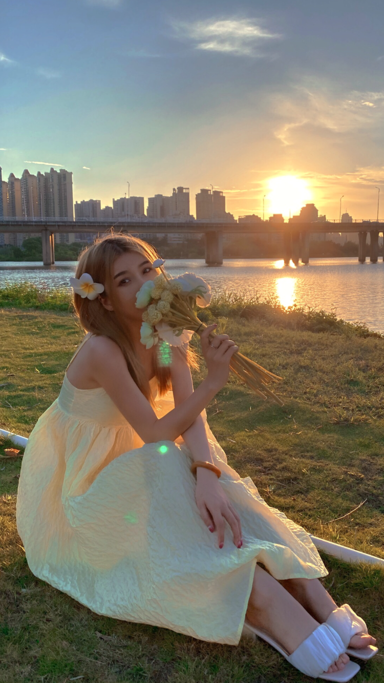 Yui-广东省·惠州市·惠城区-抖音-身高164体重42㎏
会p图会简单的剪辑  买家秀 寄拍都可以  风格多变  拍照经验较丰富 平常每天也会在社交平台发布视频