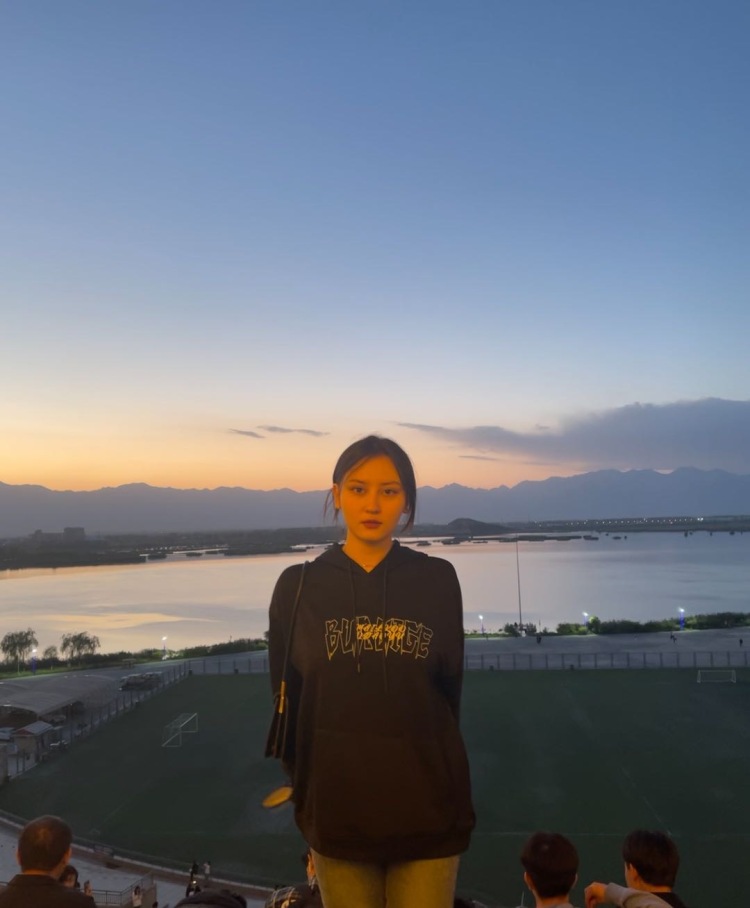 kk-宁夏回族自治区·银川市·金凤区--本人擅长摄影化妆,面部上镜,接受化妆品开箱测试美妆,服装寄拍以及平面妆面模特等。