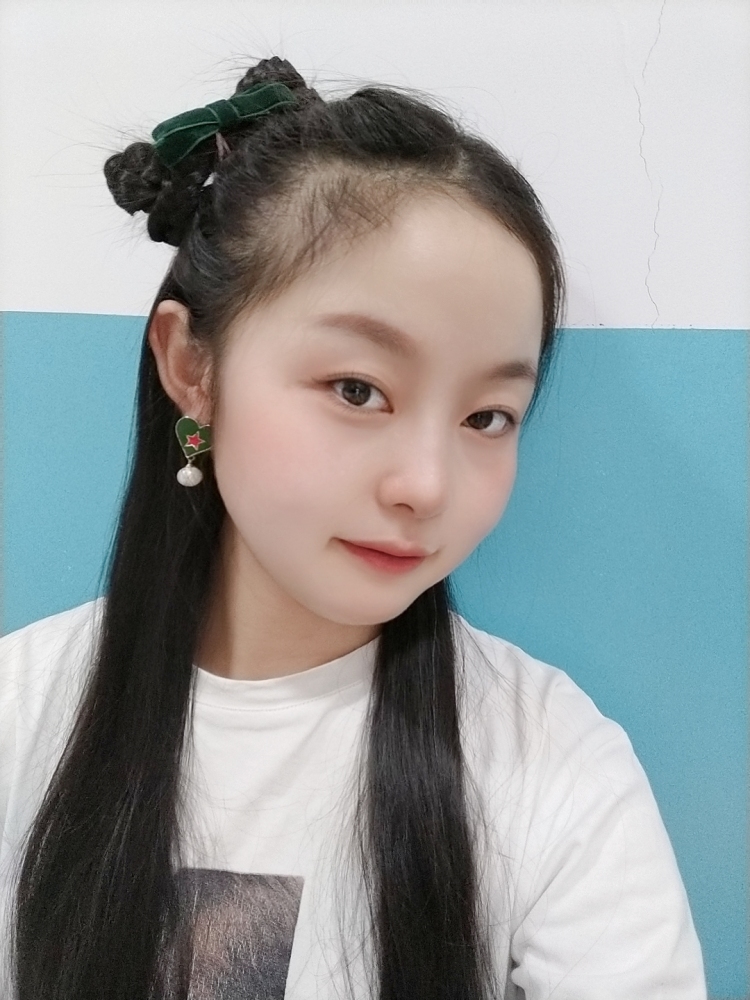 孟孟-新疆维吾尔自治区·乌鲁木齐市·米东区-抖音-爱好赚钱,什么风格的衣服都可以尝试,包包,衣服,袜子,化妆品……都🉑