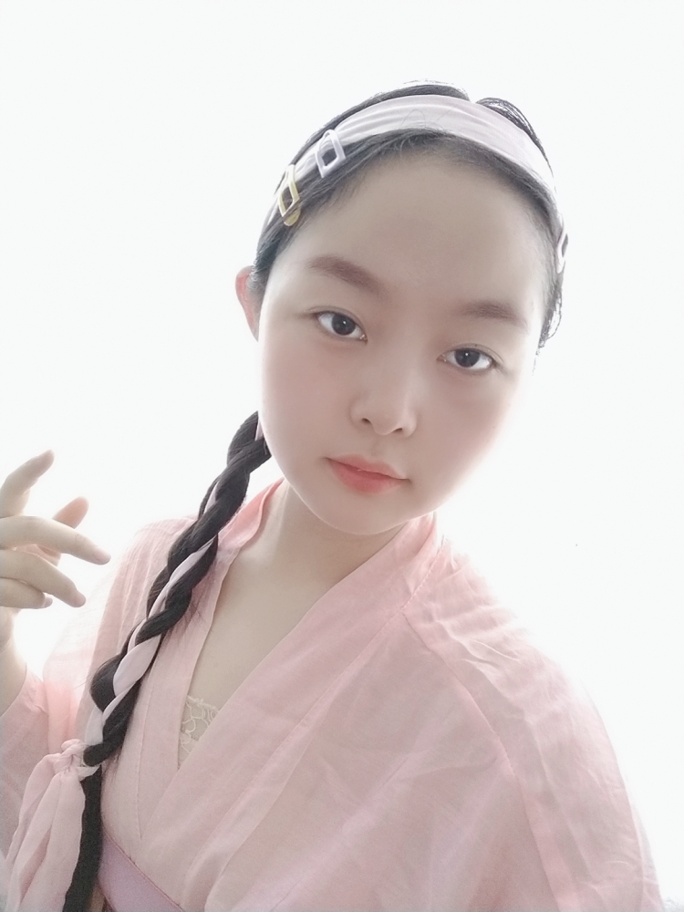 孟孟-新疆维吾尔自治区·乌鲁木齐市·米东区-抖音-爱好赚钱,什么风格的衣服都可以尝试,包包,衣服,袜子,化妆品……都🉑
