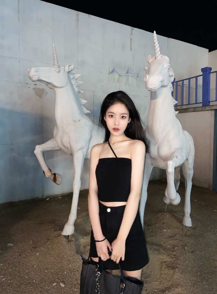 66-湖南省·岳阳市·岳阳楼区--身高:161cm
体重:40kg
会穿搭 p图
接服装寄拍,可驾驭纯欲风 甜酷风 辣妹风
也可以帽子口红美瞳鞋子耳环项链手链美甲贴各种寄拍