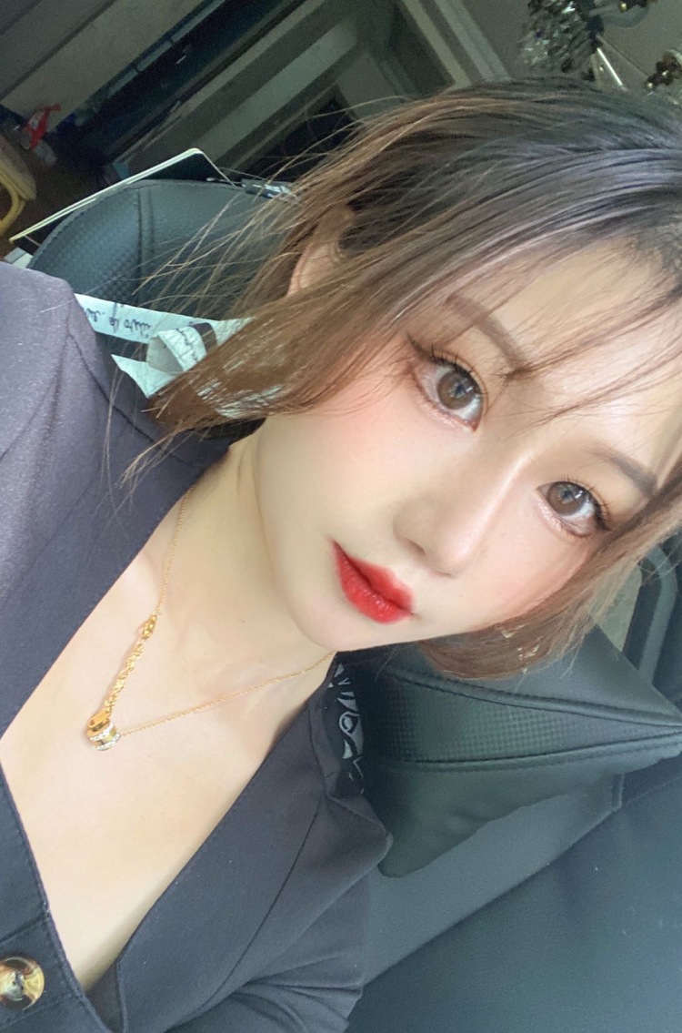 -JYXxx-河南省·郑州市·二七区-*** 抖音-大家好我是小蒋!
可接寄拍寄拍买家秀,
会拍照会p图
各种风格都能驾驭
身材比例很好哦~