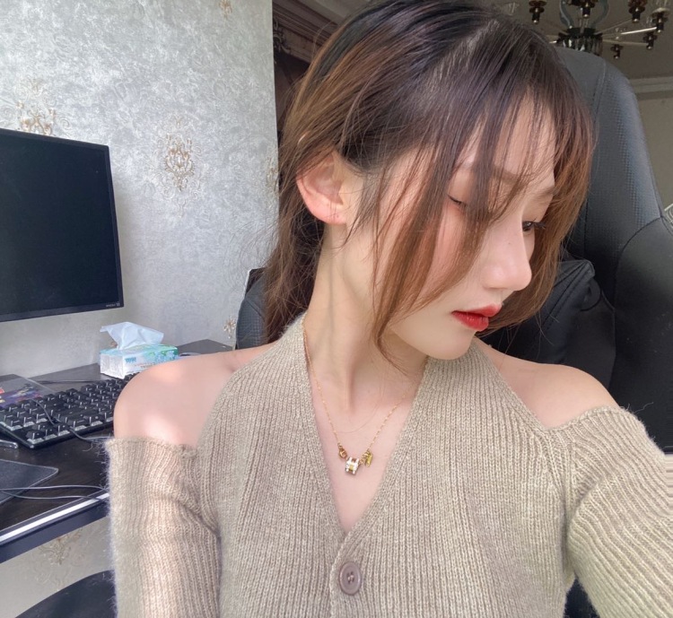 -JYXxx-河南省·郑州市·二七区-*** 抖音-大家好我是小蒋!
可接寄拍寄拍买家秀,
会拍照会p图
各种风格都能驾驭
身材比例很好哦~