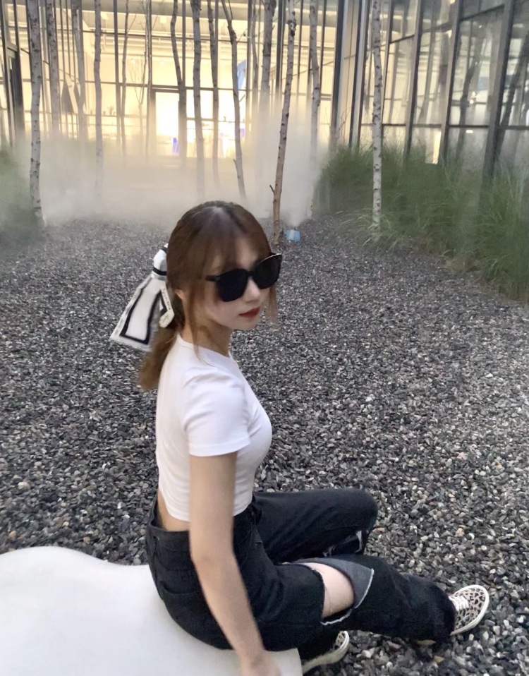 -JYXxx-河南省·郑州市·二七区-*** 抖音-大家好我是小蒋!
可接寄拍寄拍买家秀,
会拍照会p图
各种风格都能驾驭
身材比例很好哦~