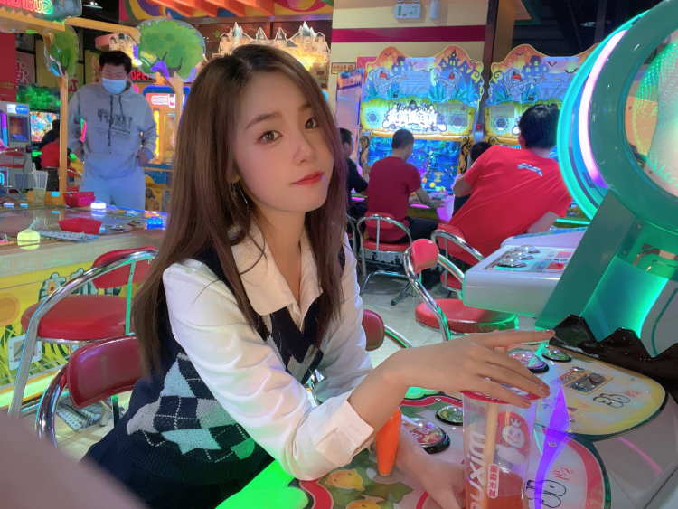 小敏-内蒙古自治区·包头市·东河区--长相甜美，身材姣好，164、93。接寄拍，兼职。不寄回，不交钱，不入会。