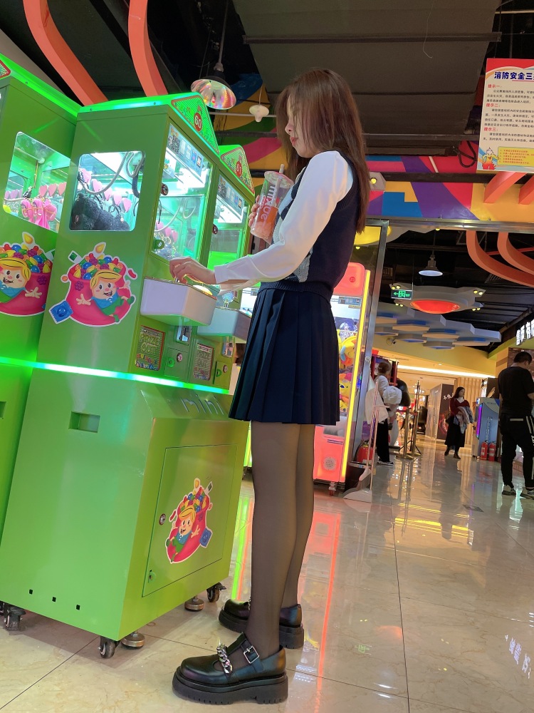 小敏-内蒙古自治区·包头市·东河区--长相甜美,身材姣好,164、93。接寄拍,兼职。不寄回,不交钱,不入会。