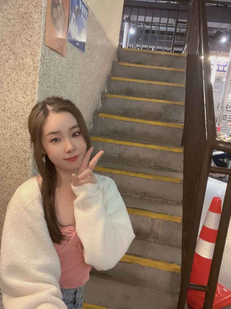 小敏-内蒙古自治区·包头市·东河区--长相甜美,身材姣好,164、93。接寄拍,兼职。不寄回,不交钱,不入会。