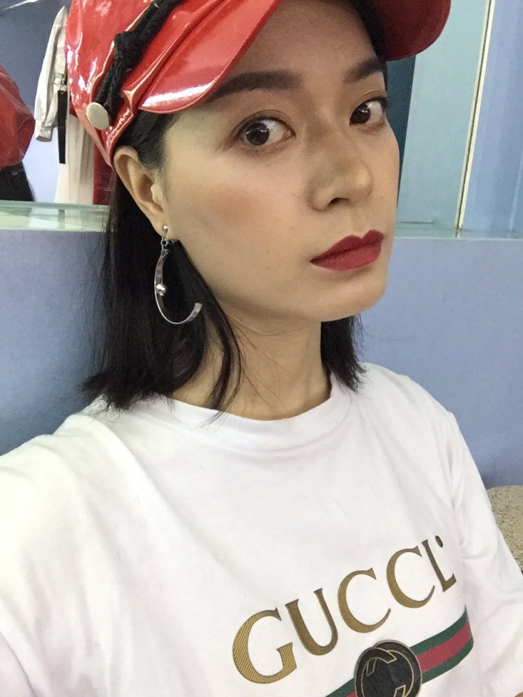 伊人-广东省·中山市·西区街道--职业:公司职员,爱好:音乐,自拍,服饰搭配和网购,身高160 体重44,肤白脸小大眼睛,买家秀,开箱测评。