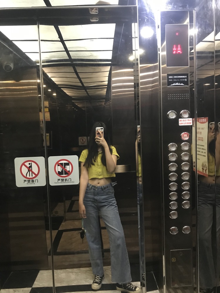 肠粉加肉🍖-广东省·阳江市·江城区-***-平时喜欢在tb买衣服 比较喜欢接寄拍 买家秀百变 各种风格都能驾驭 会修图 突出产品特点