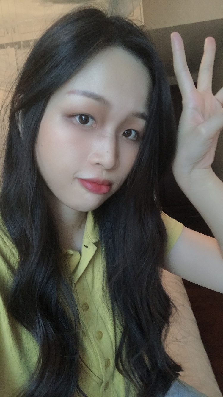 肠粉加肉🍖-广东省·阳江市·江城区-***-平时喜欢在tb买衣服 比较喜欢接寄拍 买家秀百变 各种风格都能驾驭 会修图 突出产品特点