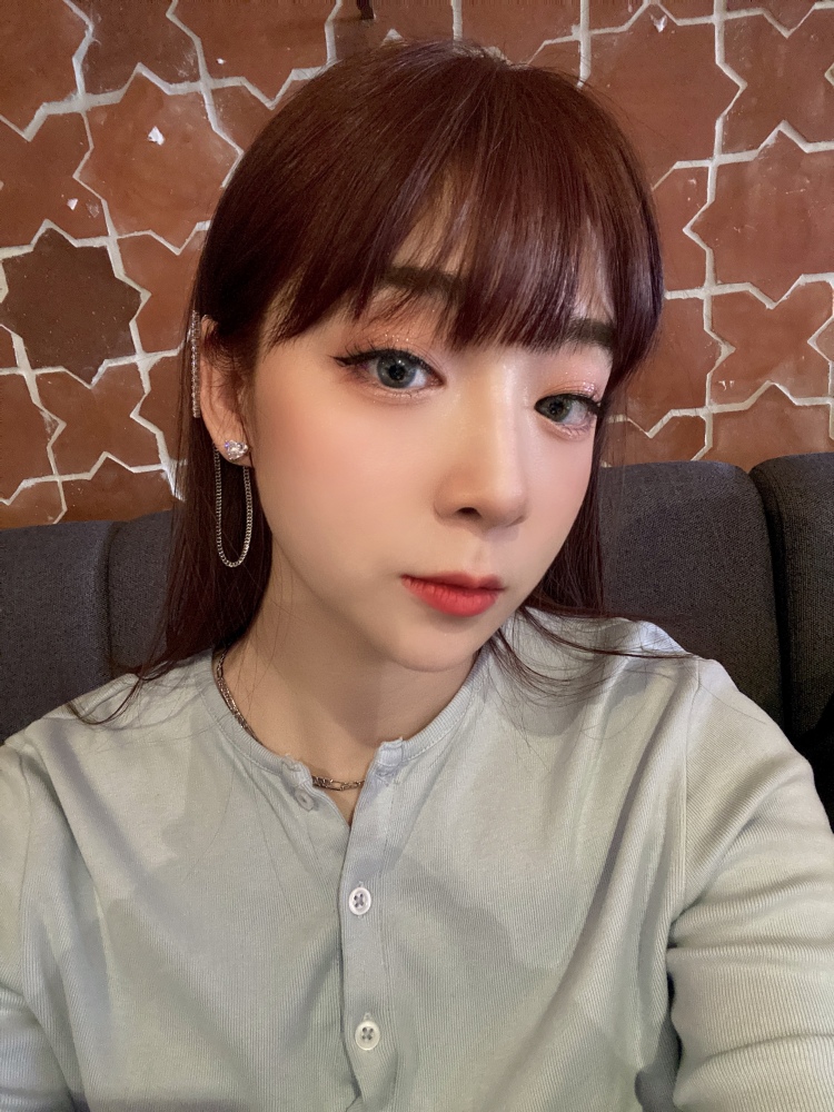 🌈super萌🧸-北京市·北京市·海淀区-微博 抖音 ***-在线接单,寄拍(服装 配饰 包包等),买家秀,平面模特,瞳模等。
工作请联系我 身高162 体重49kg