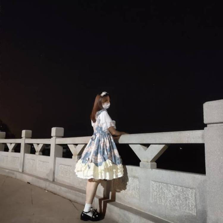 fangxina-湖北省·武汉市·武昌区--平时喜欢Lo裙,jk,别的风格也都可以接受,自带单反,身高170,体重110左右