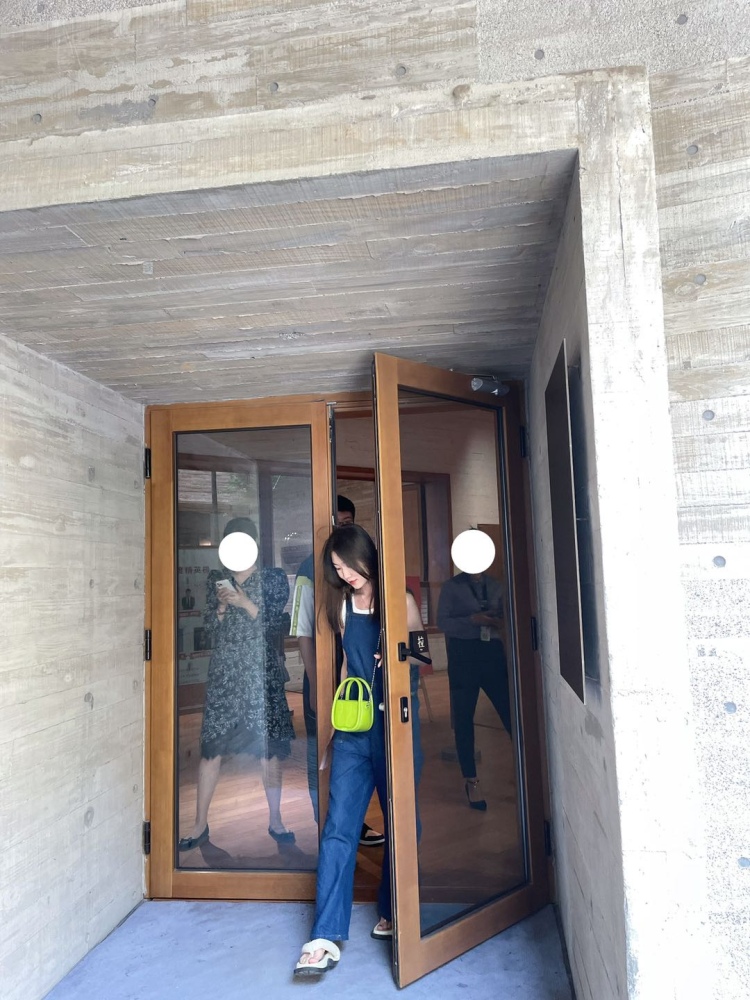 Z.-江苏省·徐州市·云龙区--约商家 身高163体重88 衣服饰品美妆等都可拍 会拍照 会p图