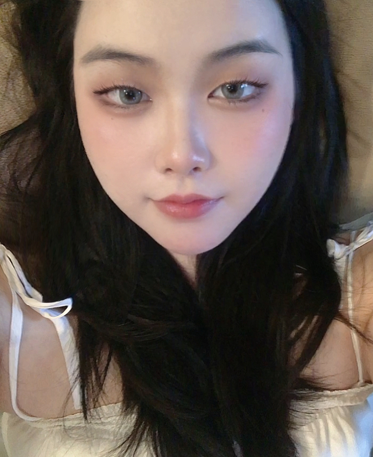 🧸-广东省·佛山市·禅城区-***/微博/抖音-传媒专业,有一定的摄影基础和脚本能力,会p图会剪辑,爱购物爱分享,爱冲浪
热爱美妆产品,可接衣服,美妆,饰物等寄拍
本人配合度高,出单快