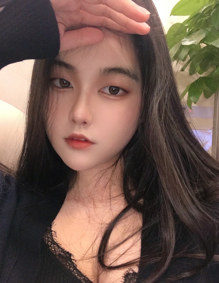 🧸-广东省·佛山市·禅城区-***/微博/抖音-传媒专业,有一定的摄影基础和脚本能力,会p图会剪辑,爱购物爱分享,爱冲浪
热爱美妆产品,可接衣服,美妆,饰物等寄拍
本人配合度高,出单快