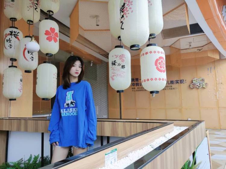 🤡-湖北省·武汉市·洪山区--我是一位21岁的祖国花朵儿，喜欢拍照、听歌
身高161， 体重91
🉑 寄拍，🉑 多重风格
首饰，服装