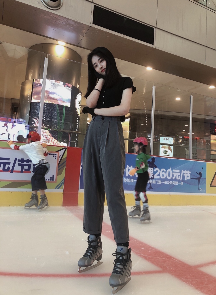 文文-浙江省·杭州市·萧山区--空乘小姐姐一枚~甜美可爱系~可买家秀可测评可开箱可软文哦,摆拍他拍自拍我都行,可软萌可酷飒