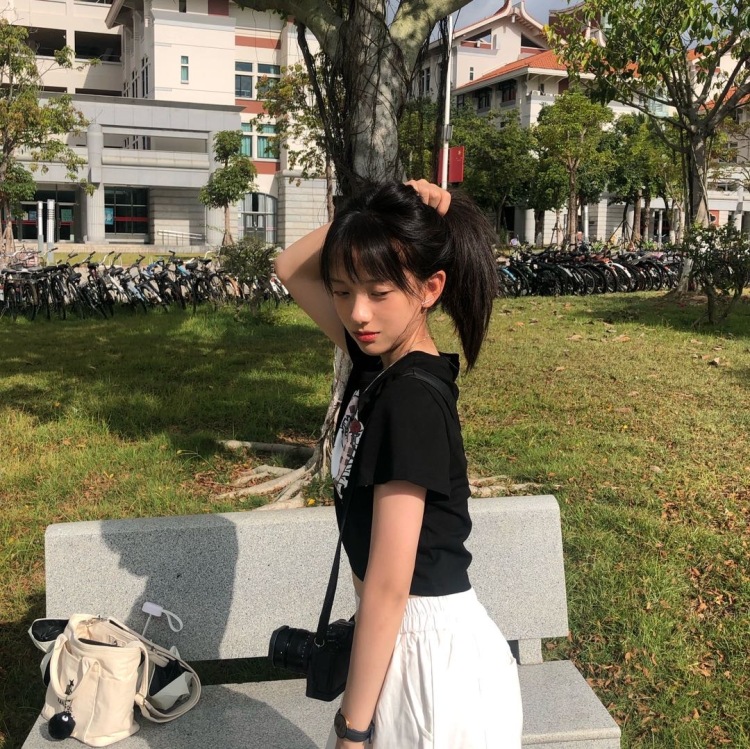 💫-福建省·漳州市·龙海市-微博 ***-接买家秀,***等图文寄拍,会p图,有一点摄影基础,158 85 适合甜酷可爱温柔