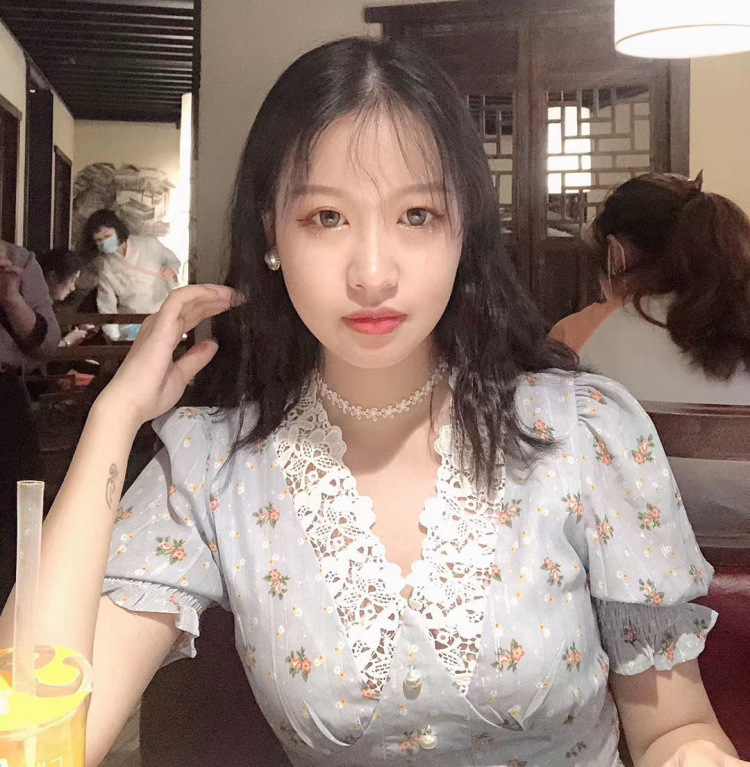 温婉-江苏省·扬州市·仪征市--喜欢穿搭 可以接单买家秀 爱购物 可接服装 美妆 美瞳 等产品 可以驾驭各种风格 出图快 可自行修图 160 92斤
