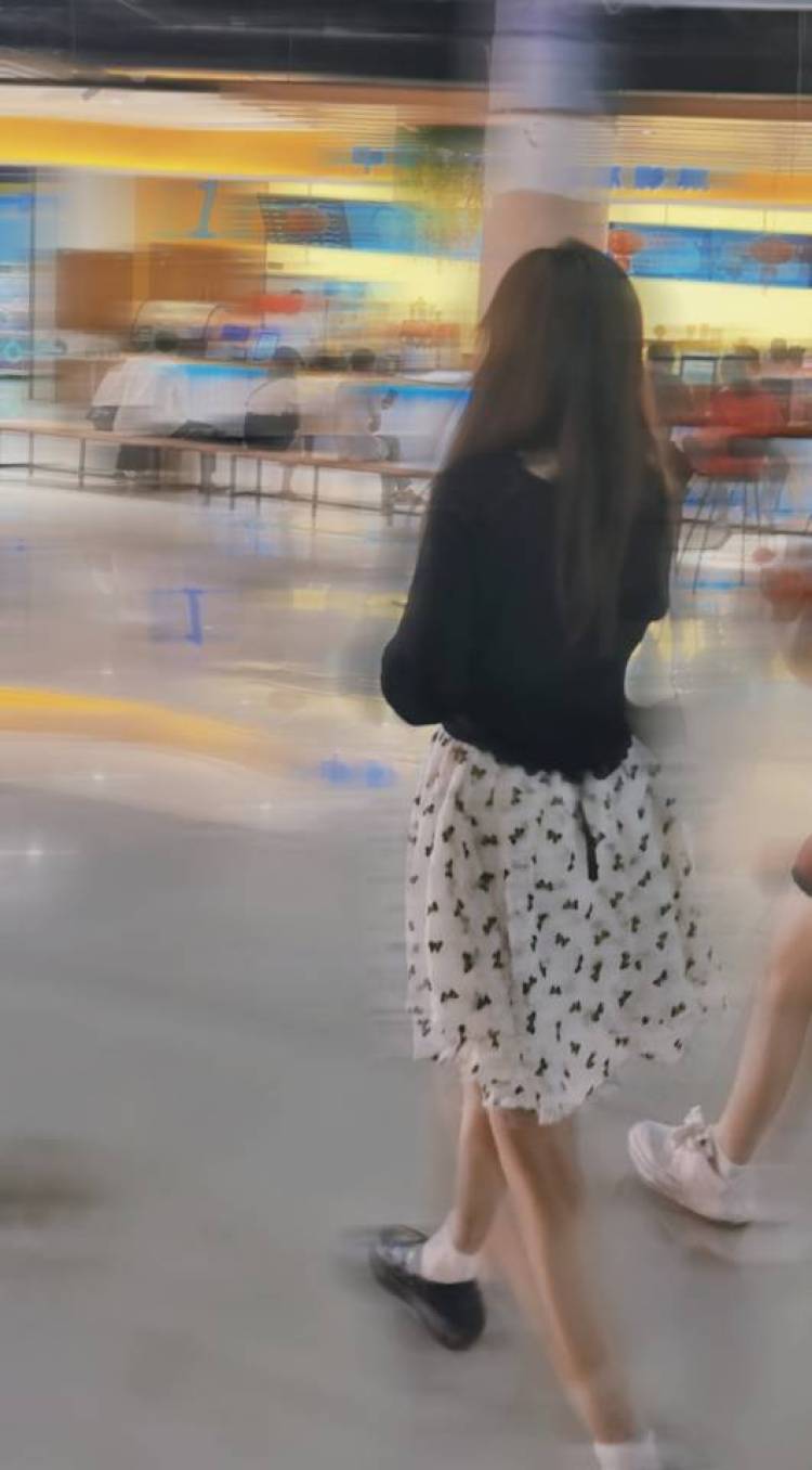 T.-广西壮族自治区·南宁市·青秀区--特长:喜欢玩,逛街拍照买买买。目前还是一名在校大学生。
接单服务范围:淘宝逛逛种草带货。买家秀。开箱测评,免费试用,平面模特兼职