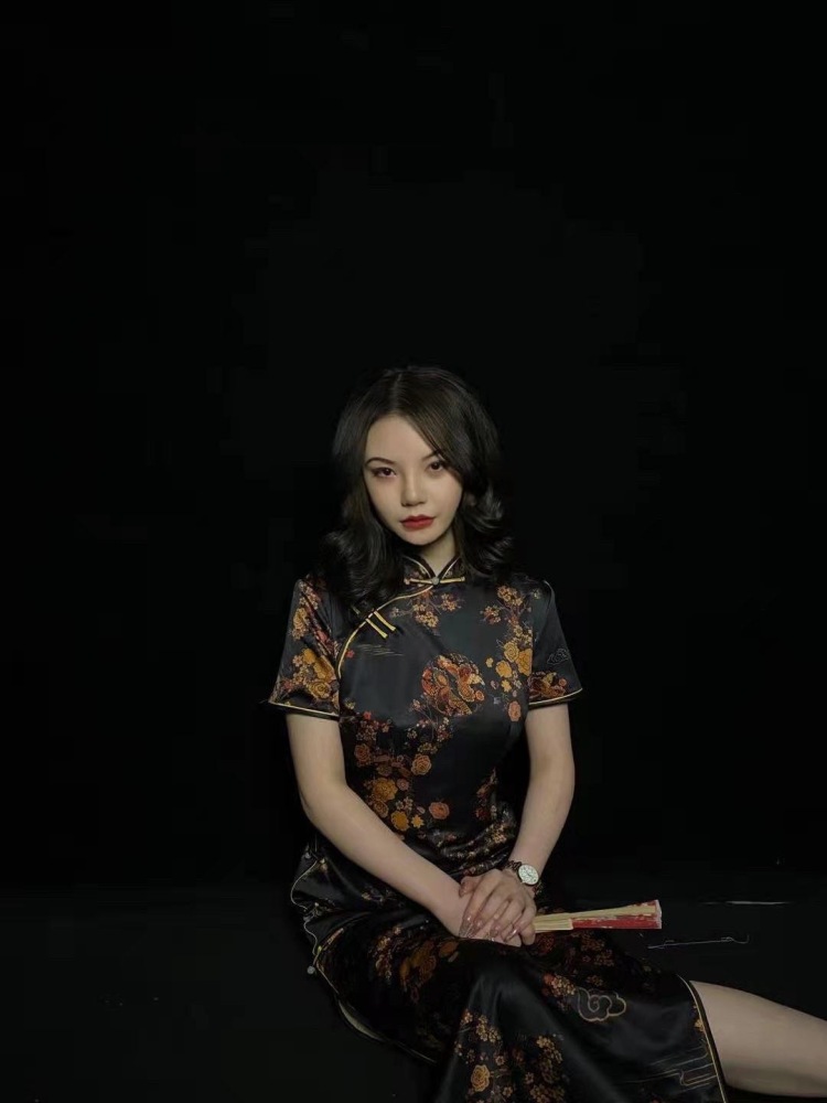 略略略-河南省·郑州市·金水区--各位老板好,我是小彩虹!24岁,身高1.7体重45kg!现在是浅色头发。各种买家秀都可接!什么风格都可!看老板要求!可以整照片也可以做视频!
