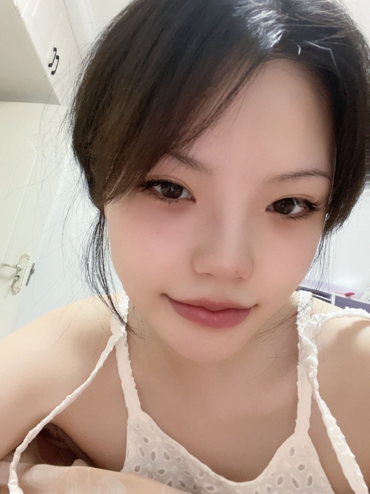 略略略-河南省·郑州市·金水区--各位老板好,我是小彩虹!24岁,身高1.7体重45kg!现在是浅色头发。各种买家秀都可接!什么风格都可!看老板要求!可以整照片也可以做视频!