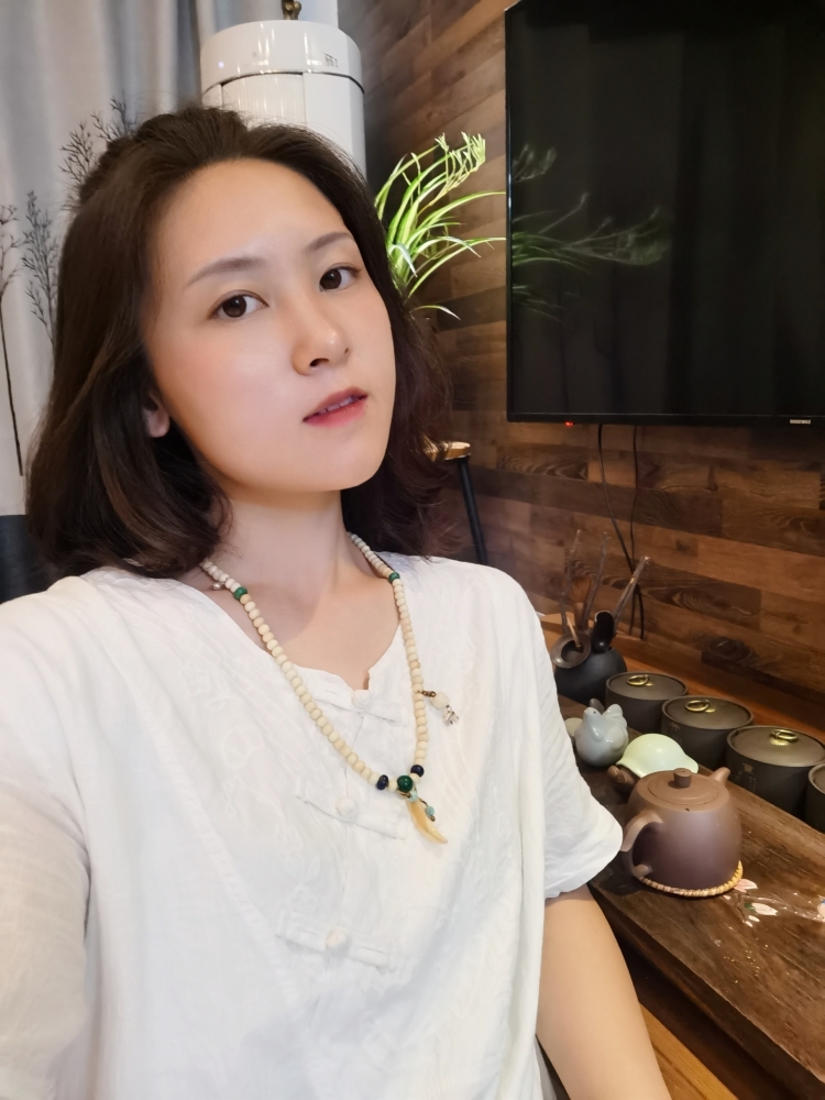 杨婉晴-河北省·保定市·定州市--美妆师一枚   接买家秀  美妆试用测评  婚纱秀禾敬酒试穿照