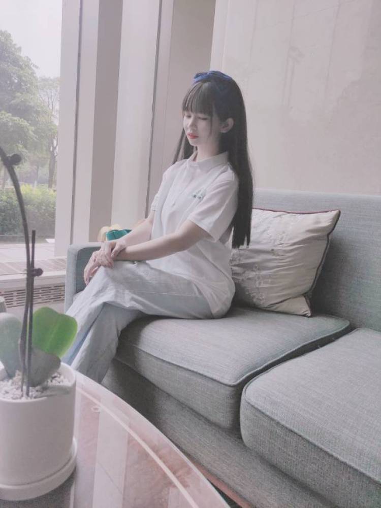 咖喱-江西省·南昌市·青云谱区-抖音头条知乎***b站西瓜-学生 22岁 喜欢美妆,穿搭。希望找到开箱种草 寄拍 探店打卡的工作