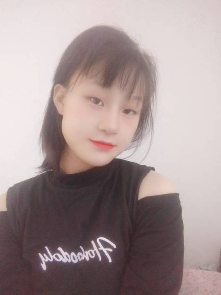 可甜可盐的女孩呀~-山西省·临汾市·襄汾县--身材好,比例匀称167.100,可甜可颜哦,什么衣服都可以架奴,包括一些鞋子,衣服,耳环,护肤品,肤色偏白,见过的都说白,16岁
