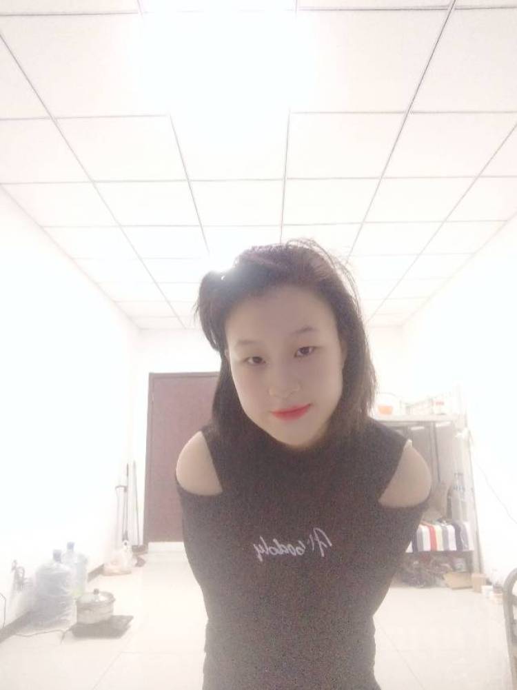 可甜可盐的女孩呀~-山西省·临汾市·襄汾县--身材好,比例匀称167.100,可甜可颜哦,什么衣服都可以架奴,包括一些鞋子,衣服,耳环,护肤品,肤色偏白,见过的都说白,16岁