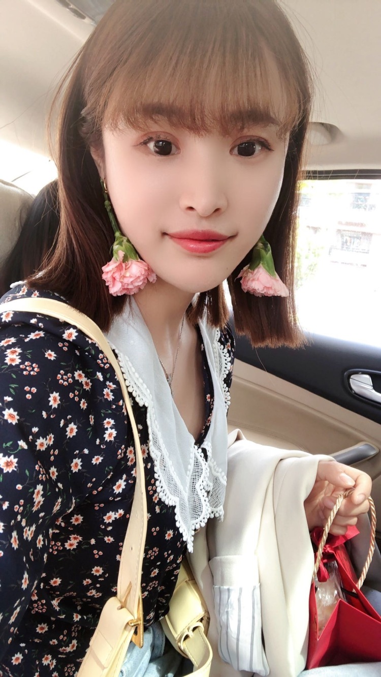 😊旭旭😊-山东省·烟台市·牟平区--身高162体重53,平时自己比较喜欢买衣服化妆品和饰品,希望可以接到寄拍,买家秀,开箱种草
