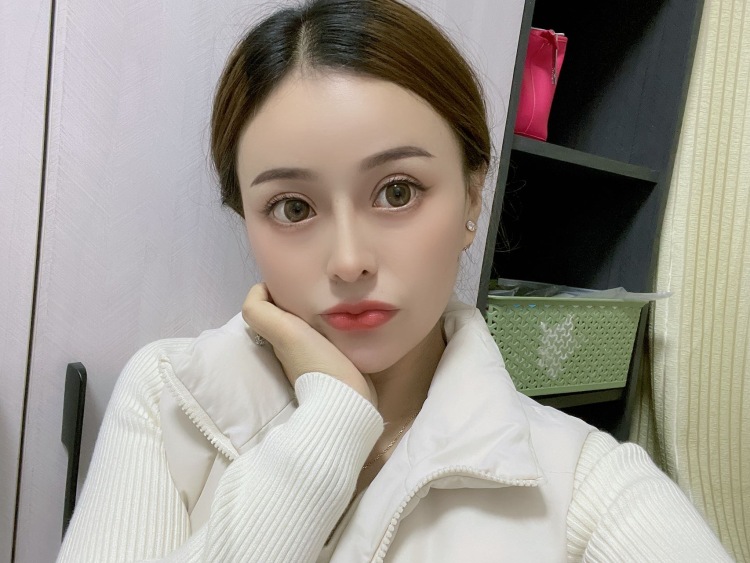 Audrey-陕西省·西安市·雁塔区-抖音-喜欢研究拍网图,可接各种衣服,包包,饰品,谢谢,帽子寄拍!开箱种草!本人身高158,体重85斤!