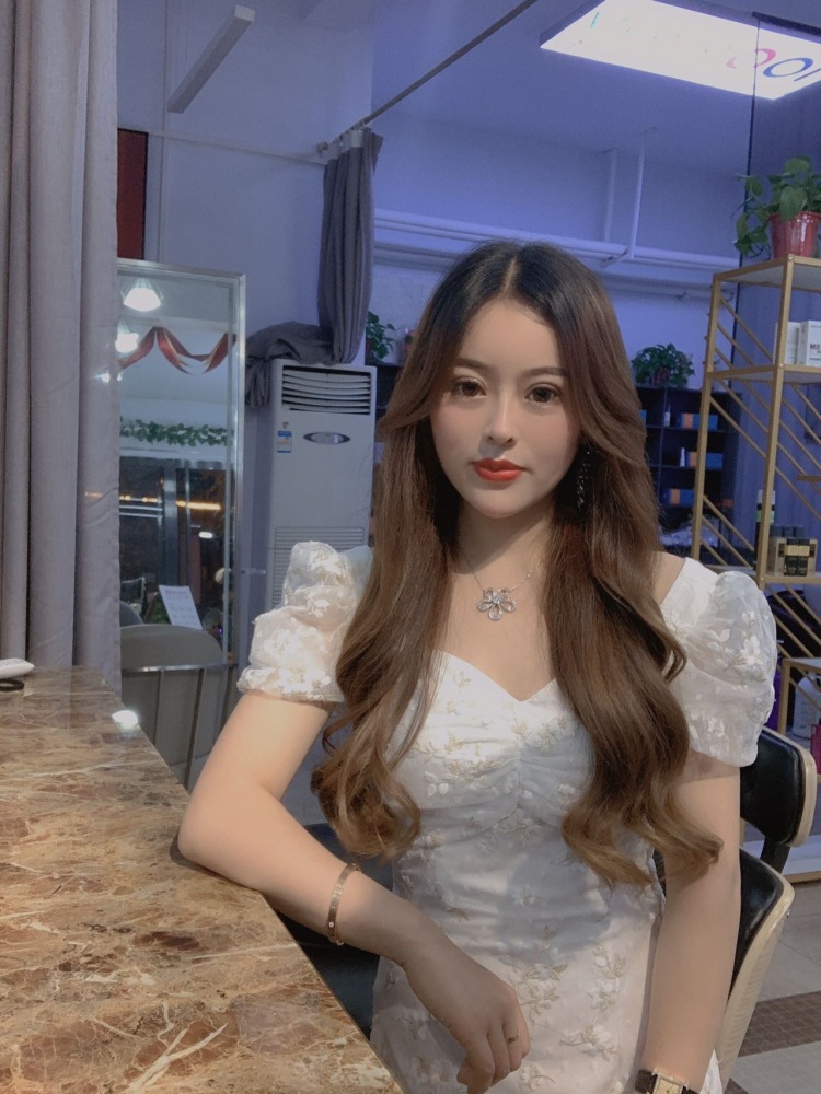 Audrey-陕西省·西安市·雁塔区-抖音-喜欢研究拍网图,可接各种衣服,包包,饰品,谢谢,帽子寄拍!开箱种草!本人身高158,体重85斤!