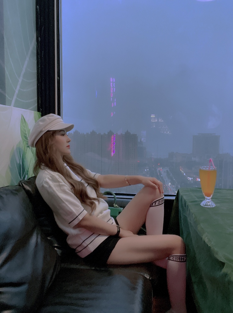 Audrey-陕西省·西安市·雁塔区-抖音-喜欢研究拍网图,可接各种衣服,包包,饰品,谢谢,帽子寄拍!开箱种草!本人身高158,体重85斤!