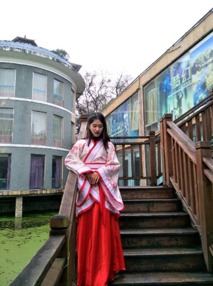 Elaince、-贵州省·贵阳市·云岩区-抖音、微博、快手、***-身高163cm
体重48kg
喜欢拍照、会修图、剪辑视频等等,风格多变,可盐可甜......
诚信合作 积极配合
接寄拍、淘宝卖家秀等......