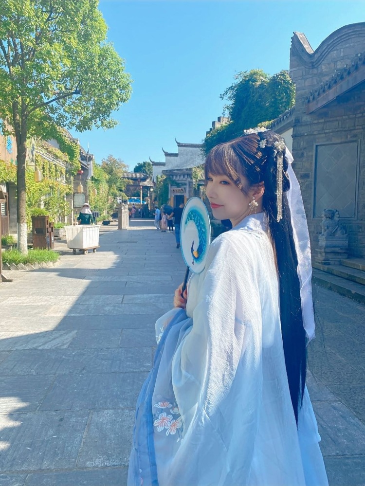 娜娜-湖北省·武汉市·武昌区-抖音,娜娜小仙女。-新人宝宝,认真负责,可甜可盐!
业余时间较多,喜欢拍照旅游,擅长p图写文案。
接单:买家秀,开箱视频,探店