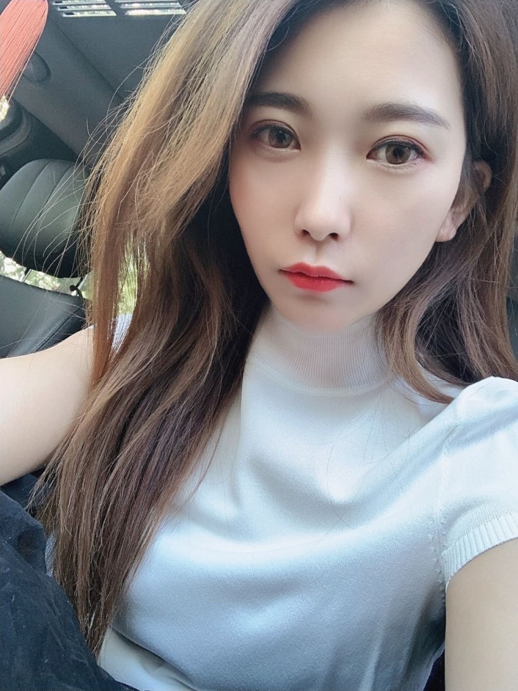 ~~倥絔-新疆维吾尔自治区·伊犁哈萨克自治州·霍城县-抖音-接寄拍,衣服包包鞋子,化妆品都可以,平时比较喜欢拍照,拍视频