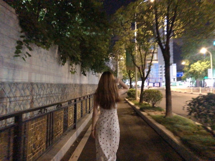 Derety-福建省·福州市·鼓楼区-*** 抖音 微博-本人158 89 平时喜欢买衣服 拍穿搭 会p图
衣服 首饰 帽子都可