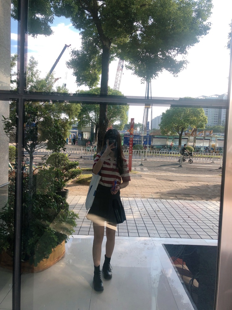小谢-广东省·广州市·番禺区-抖音-一位喜欢摆拍的潮汕姿娘仔呀！
业务爱好 可接衣服 &首饰&头饰等¥
喜欢可联系哦～