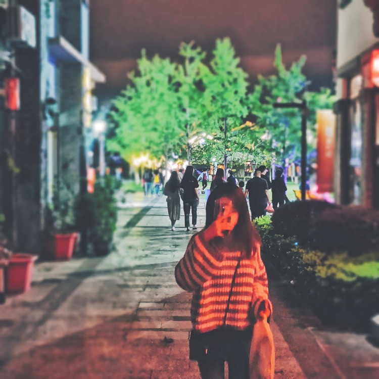 唐婉铭-河南省·郑州市·金水区-抖音,微博-本人学生,年龄23,身高16cm,体重43kg
甜美长相,但也爱酷酷的风格,素人一枚
接受寄拍,送拍,淘宝评论晒图。
素人评论晒图店铺诚信度更高。