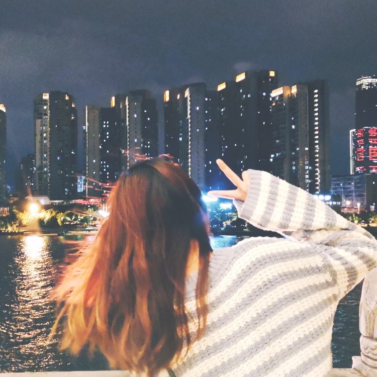 唐婉铭-河南省·郑州市·金水区-抖音,微博-本人学生,年龄23,身高16cm,体重43kg
甜美长相,但也爱酷酷的风格,素人一枚
接受寄拍,送拍,淘宝评论晒图。
素人评论晒图店铺诚信度更高。