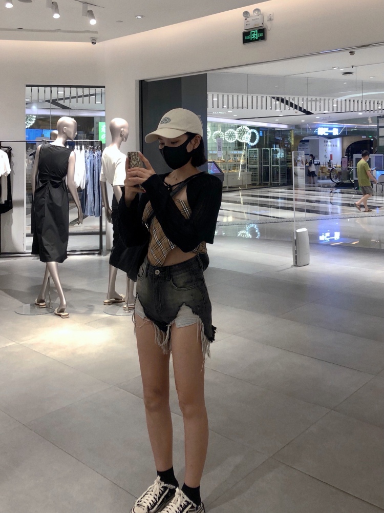 🌈-广东省·深圳市·宝安区--带货主播一名:服饰 假发 什么都可以接, 什么风格都OK 费用协商