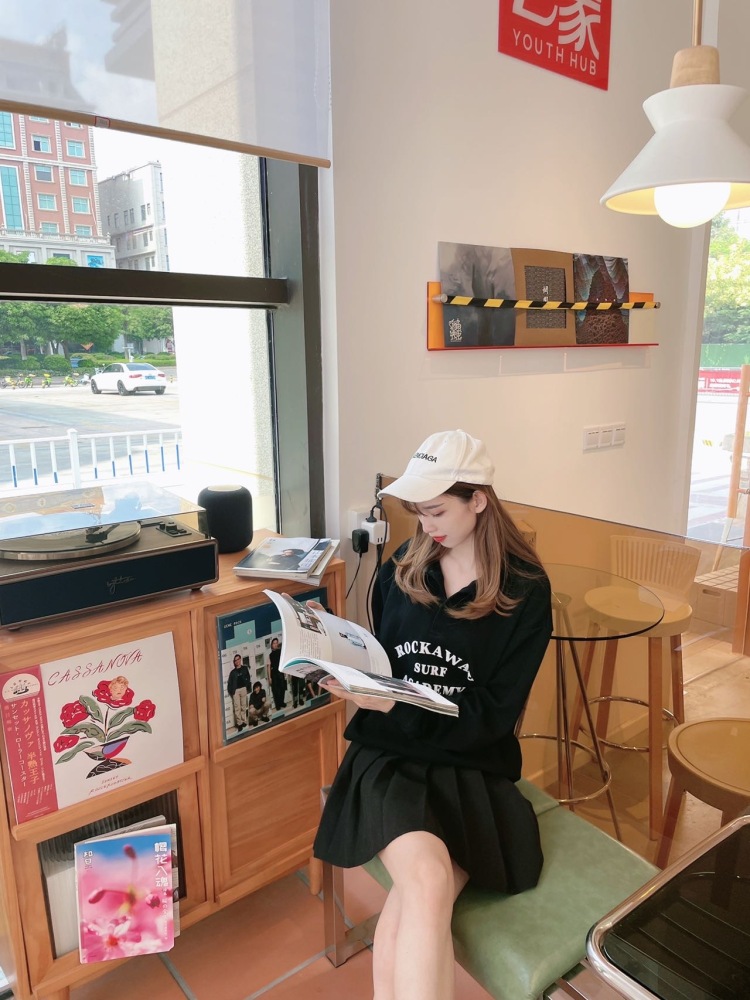 A*🔱精品欧韩货女装-福建省·泉州市·晋江市-抖音,***-长期接拍各自服装排版及买家秀和平面图有兴趣私聊我 保证拍给你们满意现有资源是多名模特都可拍摄 有量有价