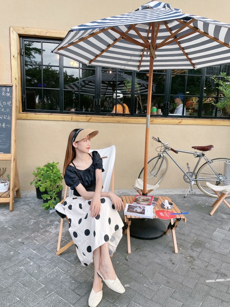 A*🔱精品欧韩货女装-福建省·泉州市·晋江市-抖音,***-长期接拍各自服装排版及买家秀和平面图有兴趣私聊我 保证拍给你们满意现有资源是多名模特都可拍摄 有量有价