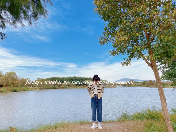 哇塞-浙江省·温州市·平阳县--很高兴遇见你。我是一个白领,日常比较爱穿搭,爱写文,也爱看书。日常出来忙碌的工作,平时会穿着漂亮的衣服,带着相机,去打卡地,拍照打卡,朋友圈分享,剪辑视频等,这些都是我的日常爱好。希望并期待能够和你因