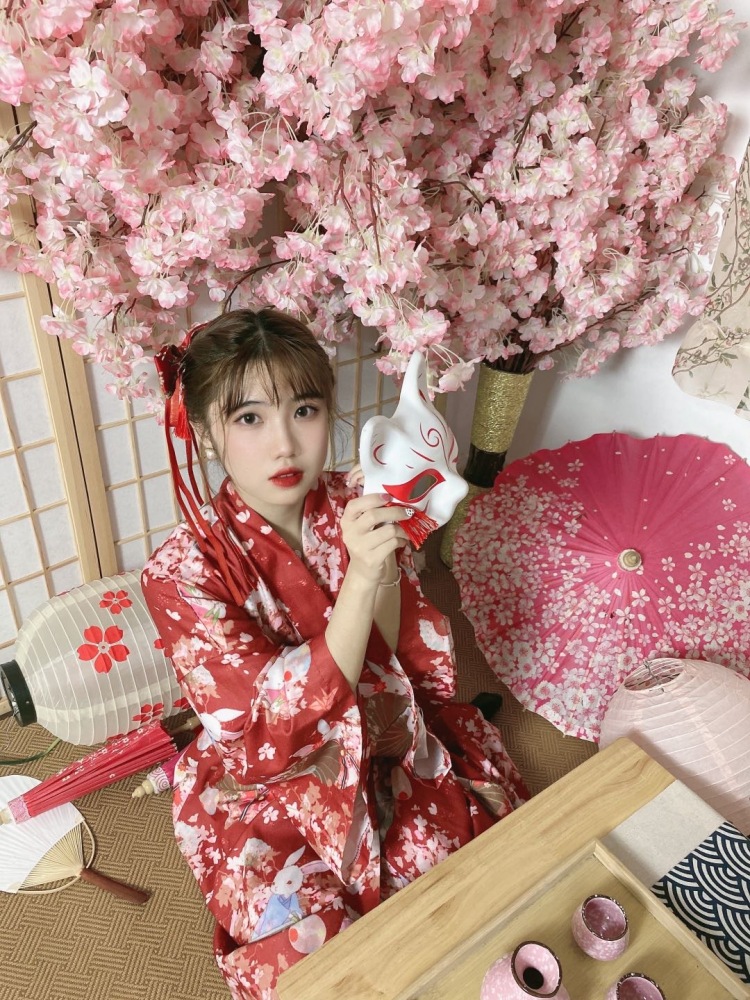 +2-广东省·清远市·清城区-抖音 微博 ***-一名在校学生,身高160体重43公斤。喜欢拍照会ps,想接一下寄拍。喜欢跳舞画画