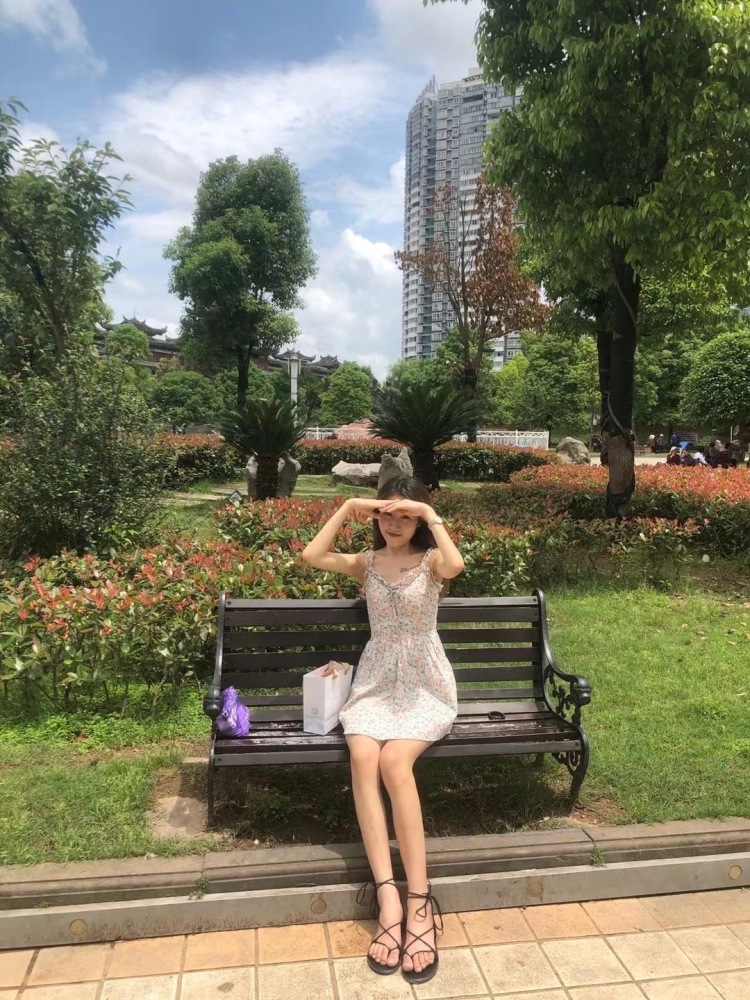 够钟-广东省·深圳市·龙岗区-抖音-诚接买家秀,服装,包包,鞋子,小饰品有需要的商家联系我
身高:168
体重:90斤
爱好:喜欢拍照穿搭方面