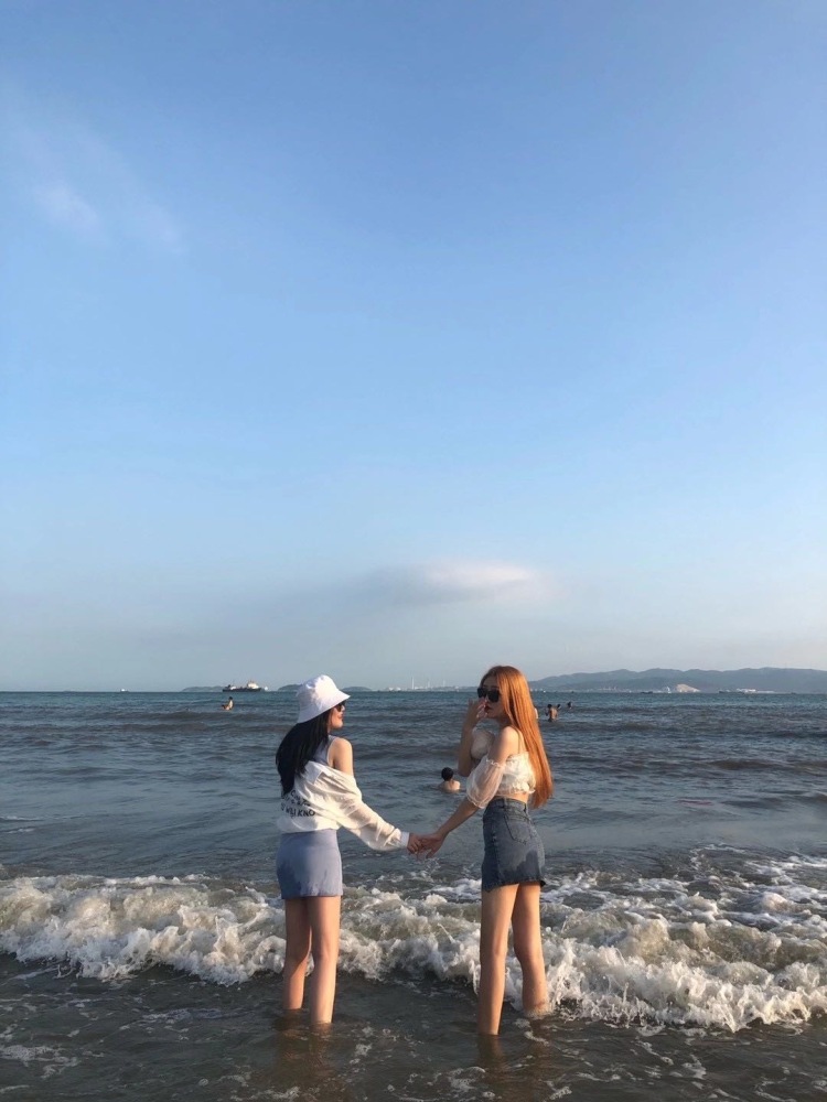 够钟-广东省·深圳市·龙岗区-抖音-诚接买家秀,服装,包包,鞋子,小饰品有需要的商家联系我
身高:168
体重:90斤
爱好:喜欢拍照穿搭方面
